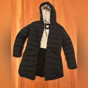 Black like new Roxy puffer coat. Size medium